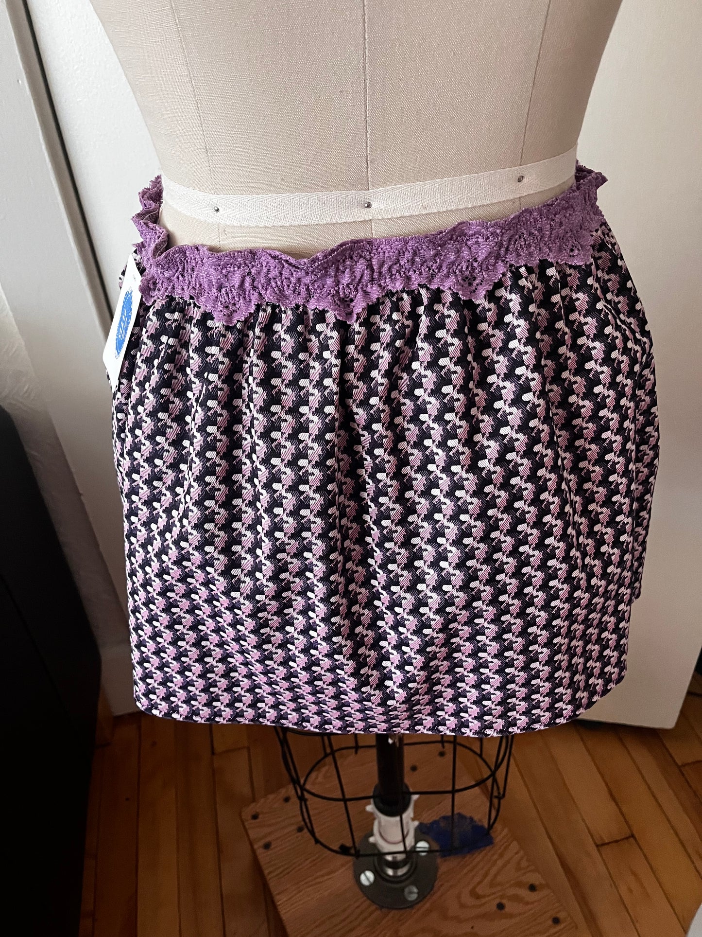 RTS Iris Skirt Sz M (purple)