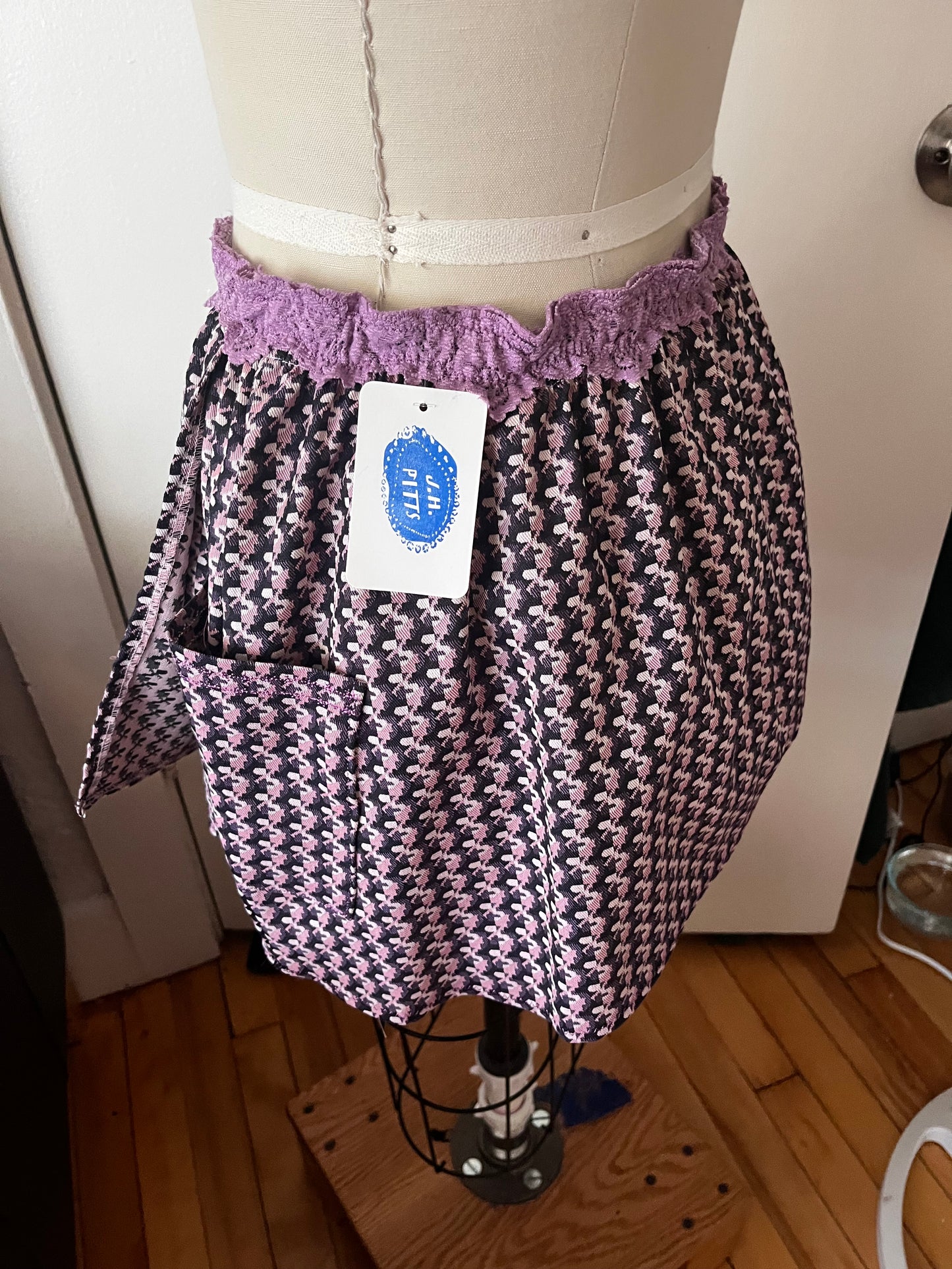 RTS Iris Skirt Sz M (purple)